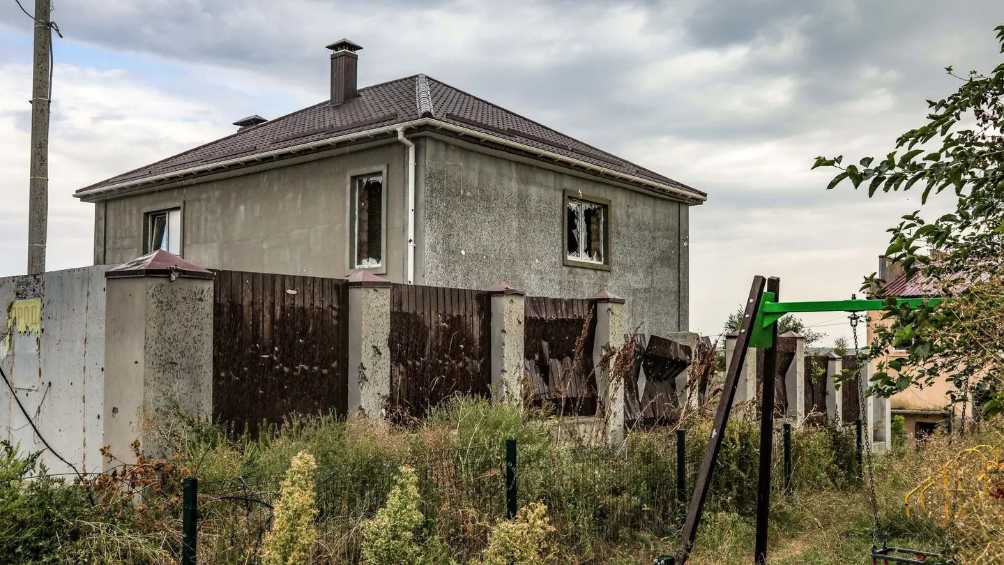 Imagen de archivo de una vivienda dañada por un ataque de las fuerzas rusas en Jersón. Imagen de archivo de una vivienda dañada por un ataque de las fuerzas rusas en Jersón.