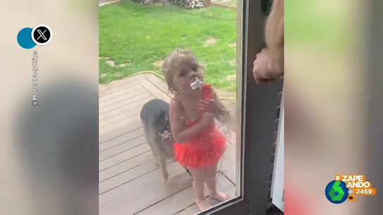 El vídeo viral que muestra el original método que utiliza una madre para que su hija no llore El vídeo viral que muestra el original método que utiliza una madre para que su hija no llore
