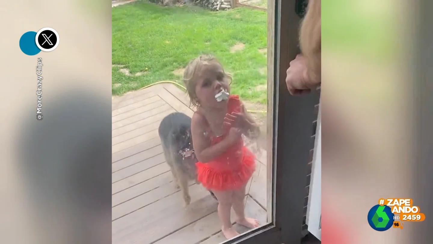 El vídeo viral que muestra el original método que utiliza una madre para que su hija no llore El vídeo viral que muestra el original método que utiliza una madre para que su hija no llore