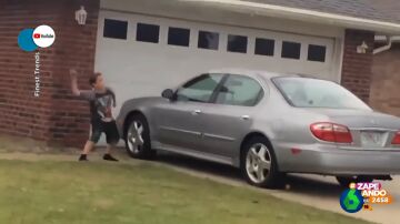 La épica liada de un niño contra un coche aparcado en su vecindario