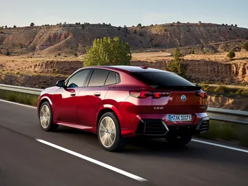 BMW presenta la segunda generación del X2, que pone el acento en el diseño y la electrificación BMW presenta la segunda generación del X2, que pone el acento en el diseño y la electrificación