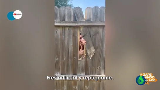 Una mujer se 'inspira' en 'El resplandor' para increpar a sus vecinos Una mujer se 'inspira' en 'El resplandor' para increpar a sus vecinos