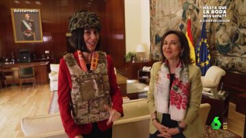 Así fue la desternillante visita de Cristina Gallego al Ministerio de Defensa de la mano de Margarita Robles