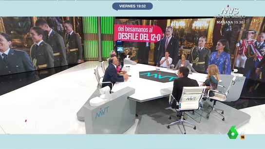 La divertida reacción de Iñaki López al saludo de Leonor a sus compañeros el 12 de octubre: "Parece una Erasmus más que un besamanos" La divertida reacción de Iñaki López al saludo de Leonor a sus compañeros el 12 de octubre: "Parece una Erasmus más que un besamanos"