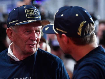 Helmut Marko charla con Verstappen Helmut Marko charla con Verstappen