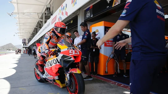 Márquez, en el garaje de Honda Márquez, en el garaje de Honda
