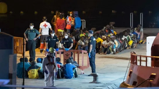 Llegada al muelle de Los Cristianos (Tenerife) del buque de Salvamento Marítimo Guardamar Calíope con inmigrantes subsharianos rescatados Llegada al muelle de Los Cristianos (Tenerife) del buque de Salvamento Marítimo Guardamar Calíope con inmigrantes subsharianos rescatados