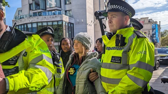 Vuelven a detener a Greta Thunberg La activista sueca Greta Thunberg, detenida por la Policía durante una protesta ecologista en Londresuna protesta contra los combustibles fósiles en Londres Vuelven a detener a Greta Thunberg La activista sueca Greta Thunberg, detenida por la Policía durante una protesta ecologista en Londresuna protesta contra los combustibles fósiles en Londres