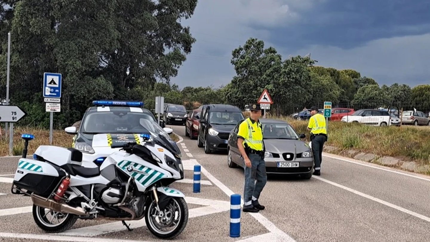 Control de tráfico de la Guardia Civil. Control de tráfico de la Guardia Civil.
