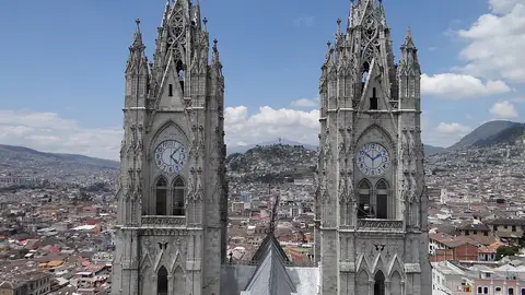 Basílica del Voto Nacional de Quito Basílica del Voto Nacional de Quito
