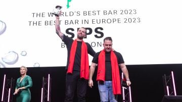 Simone Caporale y Marc Álvarez, de 'Sips', ganan el premio al mejor bar de 2023.