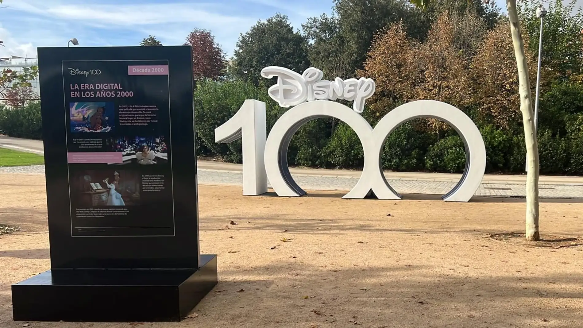 Exposición al aire libre del 100 aniversario de Disney en Madrid Río