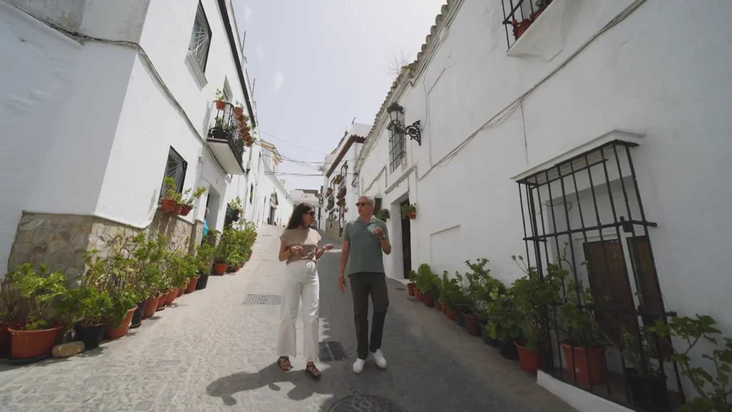 La curiosa razón por la que las casas de Andalucía están pintadas de blanco con cal: no, no es por turismo... es por salud La curiosa razón por la que las casas de Andalucía están pintadas de blanco con cal: no, no es por turismo... es por salud