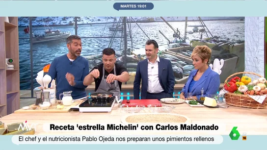 Carlos Maldonado nos enseña una receta en el plató de Más Vale Tarde. MVT - La receta 'estrella Michelin' de pimientos rellenos de bacalao de Carlos Maldonado