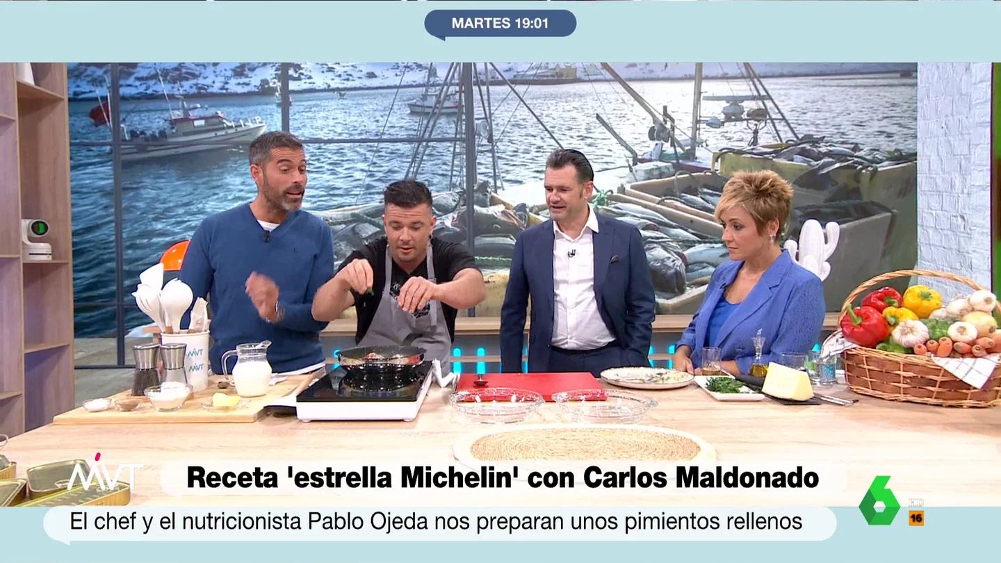 Carlos Maldonado nos enseña una receta en el plató de Más Vale Tarde. MVT - La receta 'estrella Michelin' de pimientos rellenos de bacalao de Carlos Maldonado