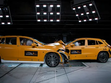 Crash Test Mercedes-Benz Crash Test Mercedes-Benz