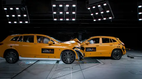 Crash Test Mercedes-Benz Crash Test Mercedes-Benz