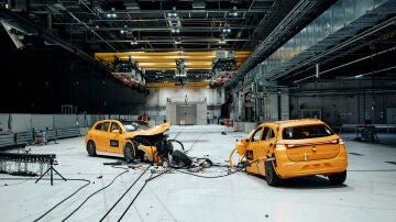 Mercedes demuestra la seguridad de sus eléctricos con una prueba de choque 