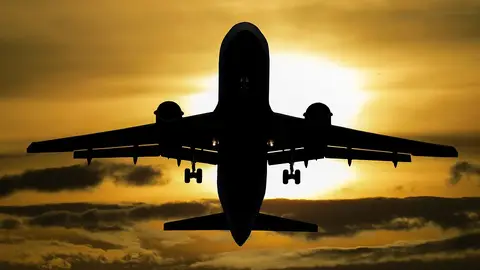 Avión al atardeder Avión al atardeder