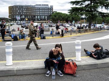 Several airports in France evacuated again due to bomb threats