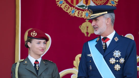La princesa Leonor junto al rey, Felipe VI, en los actos del 12 de octubre de 2023 en Madrid La princesa Leonor junto al rey, Felipe VI, en los actos del 12 de octubre de 2023 en Madrid