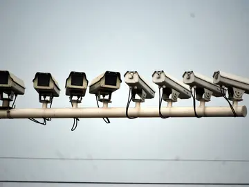 ¿A qué distancia saben las cámaras de la DGT que usas el móvil? ¿A qué distancia saben las cámaras de la DGT que usas el móvil?