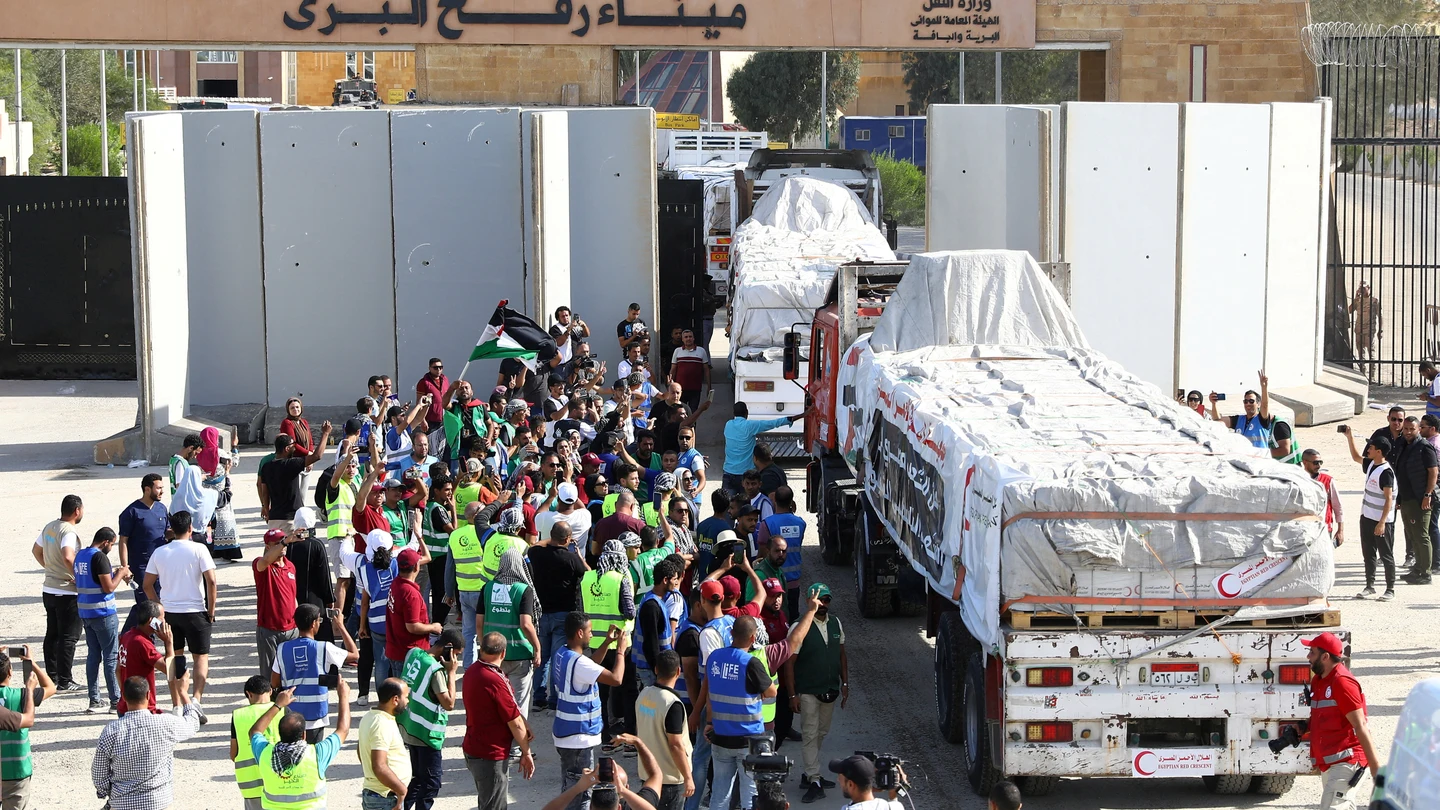 Llega ayuda humanitaria a Gaza por el paso fronterizo de Rafah Llega ayuda humanitaria a Gaza por el paso fronterizo de Rafah