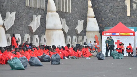 Sigue la crisis migratoria en Canarias: llegan 160 personas a El Hierro y 32 a Gran Canaria Sigue la crisis migratoria en Canarias: llegan 160 personas a El Hierro y 32 a Gran Canaria