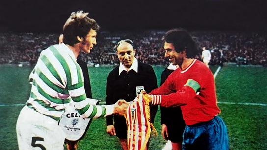Adelardo, capitán del Atlético ante el Celtic en 1974 Adelardo, capitán del Atlético ante el Celtic en 1974