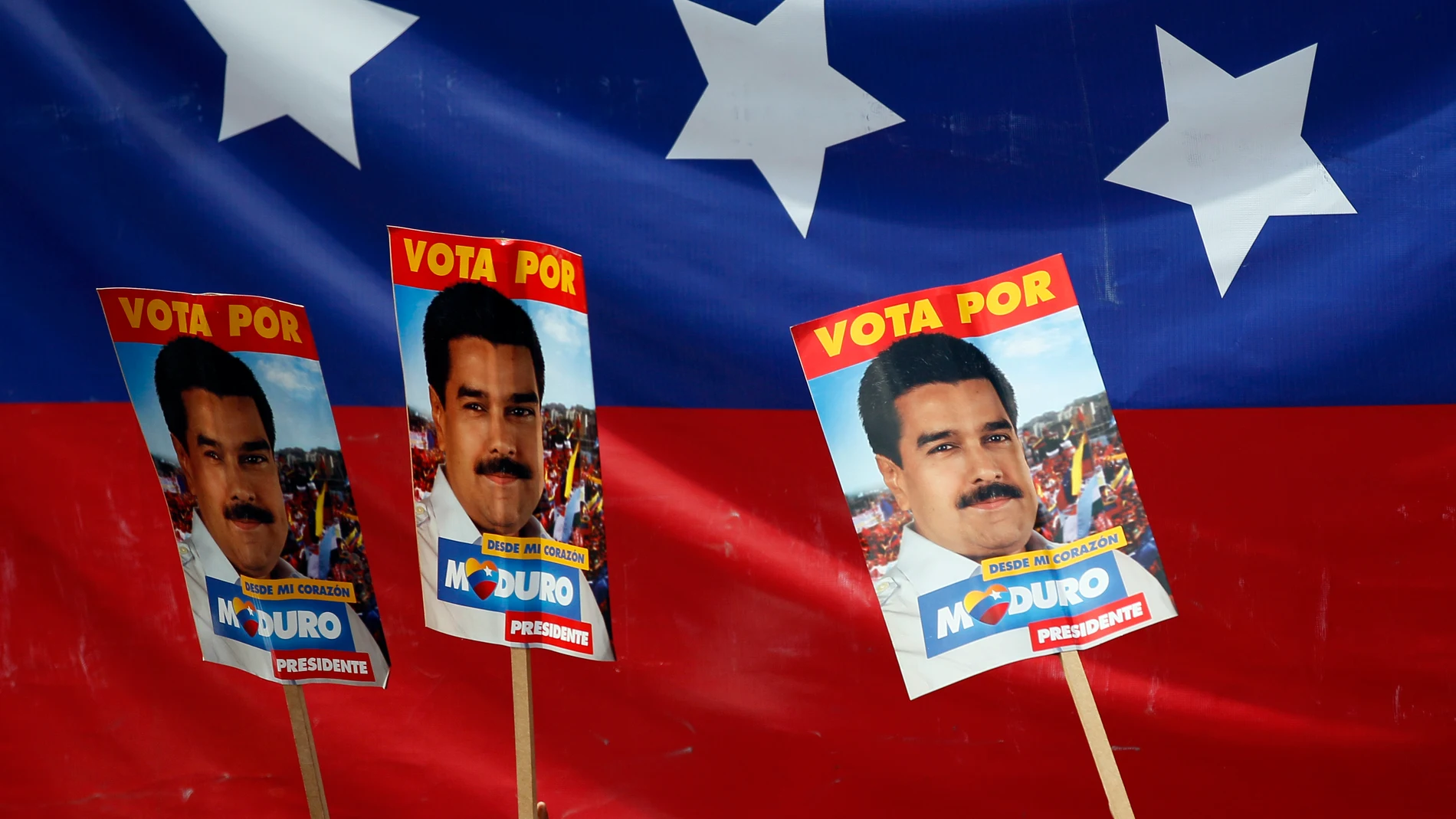 Carteles de Nicolás Maduro en un mitin de cara a las elecciones presidenciales de Veneuzela en 2013