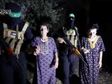 Hamas frees two other Israeli hostages, aged 79 and 85, for “humanitarian reasons”