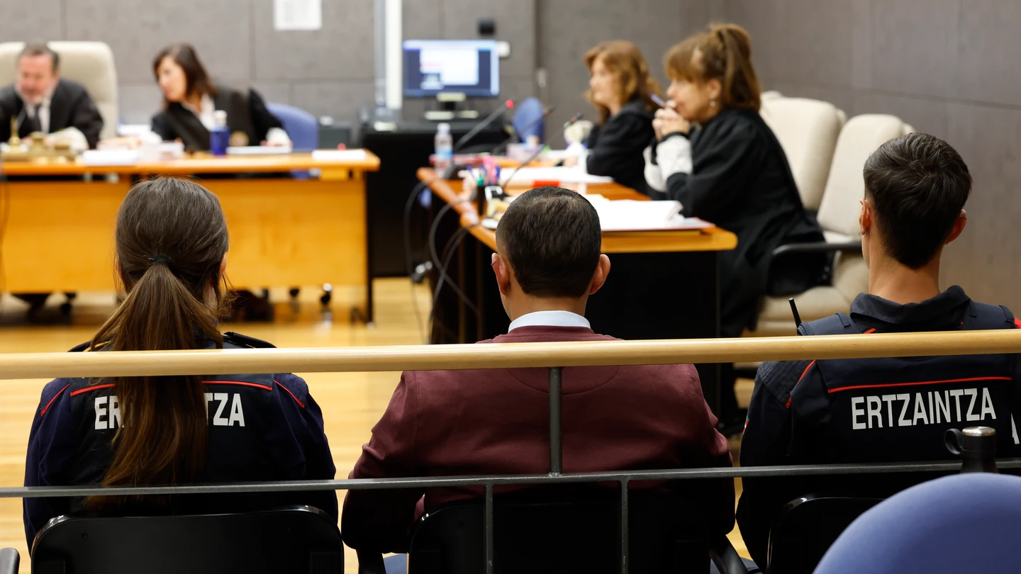 La Audiencia Provincial de Bizkaia arranca el primer juicio contra el presunto autor de varias muertes de hombres en Bilbao La Audiencia Provincial de Bizkaia arranca el primer juicio contra el presunto autor de varias muertes de hombres en Bilbao