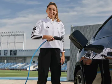 Las futbolistas del Real Madrid femenino reciben sus nuevos vehículos oficiales de la mano de BMW: ¿cuál será el más elegido? Las futbolistas del Real Madrid femenino reciben sus nuevos vehículos oficiales de la mano de BMW: ¿cuál será el más elegido?
