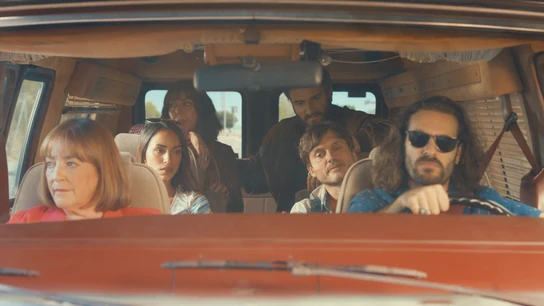 La familia Carranza busca la manera de salvarse de la ruina en 'Deudas'. La familia Carranza busca la manera de salvarse de la ruina en 'Deudas'.