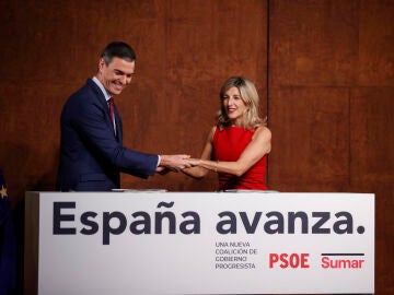 Yolanda D&iacute;az y el presidente del Gobierno en funciones, Pedro S&aacute;nchez
