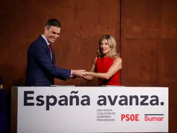 Yolanda Díaz y el presidente del Gobierno en funciones, Pedro Sánchez