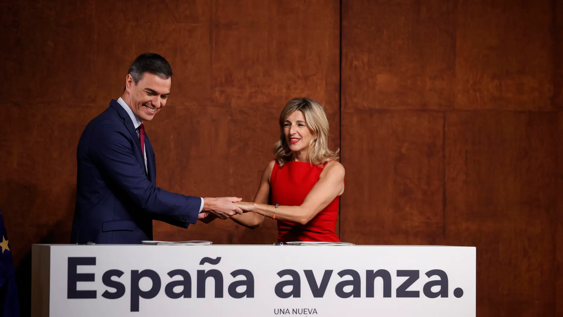 Yolanda Díaz y el presidente del Gobierno en funciones, Pedro Sánchez