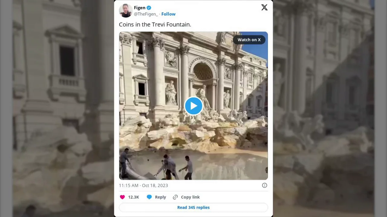 El v&iacute;deo viral donde puedes ver los enormes montones de monedas que sacan de la Fontana di Trevi de Roma cada semana