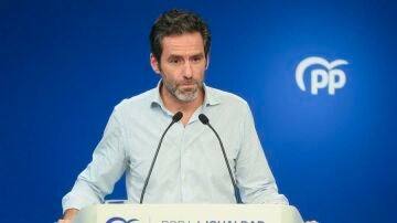 El PP ironiza con la "teatralización" de PSOE y Sumar y exige saber los detalles de la negociación con Puigdemont