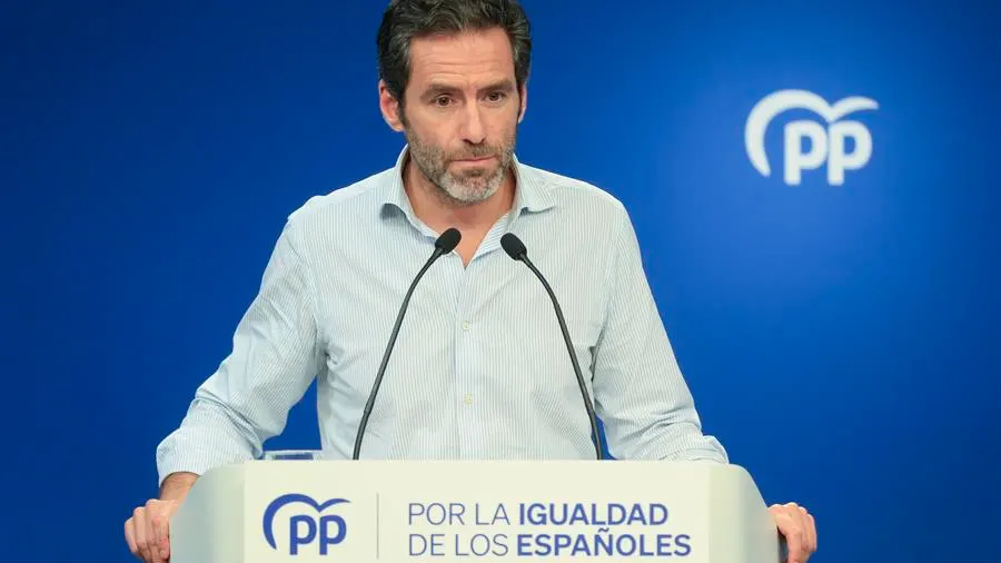 El PP ironiza con la "teatralización" de PSOE y Sumar y exige saber los detalles de la negociación con Puigdemont