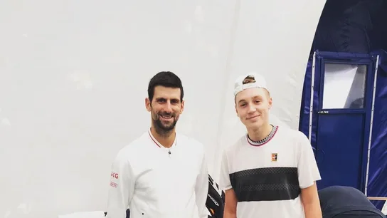 Novak Djokovic y Hamad Medjedovic Novak Djokovic y Hamad Medjedovic