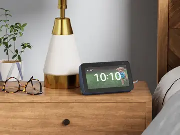 Un dispositivo con Alexa Un dispositivo con Alexa