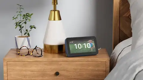 Un dispositivo con Alexa Un dispositivo con Alexa