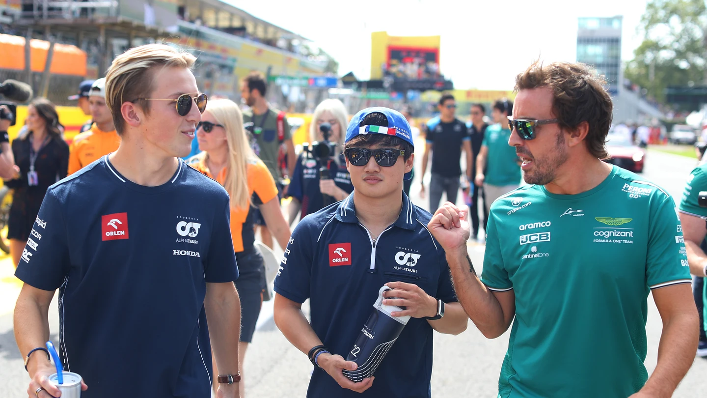 Liam Lawson, Yuki Tsunoda y Fernando Alonso Liam Lawson, Yuki Tsunoda y Fernando Alonso