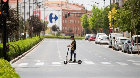 Murcia prohíbe a los patines eléctricos circular por las aceras con sanciones de hasta 500 euros Murcia prohíbe a los patines eléctricos circular por las aceras con sanciones de hasta 500 euros