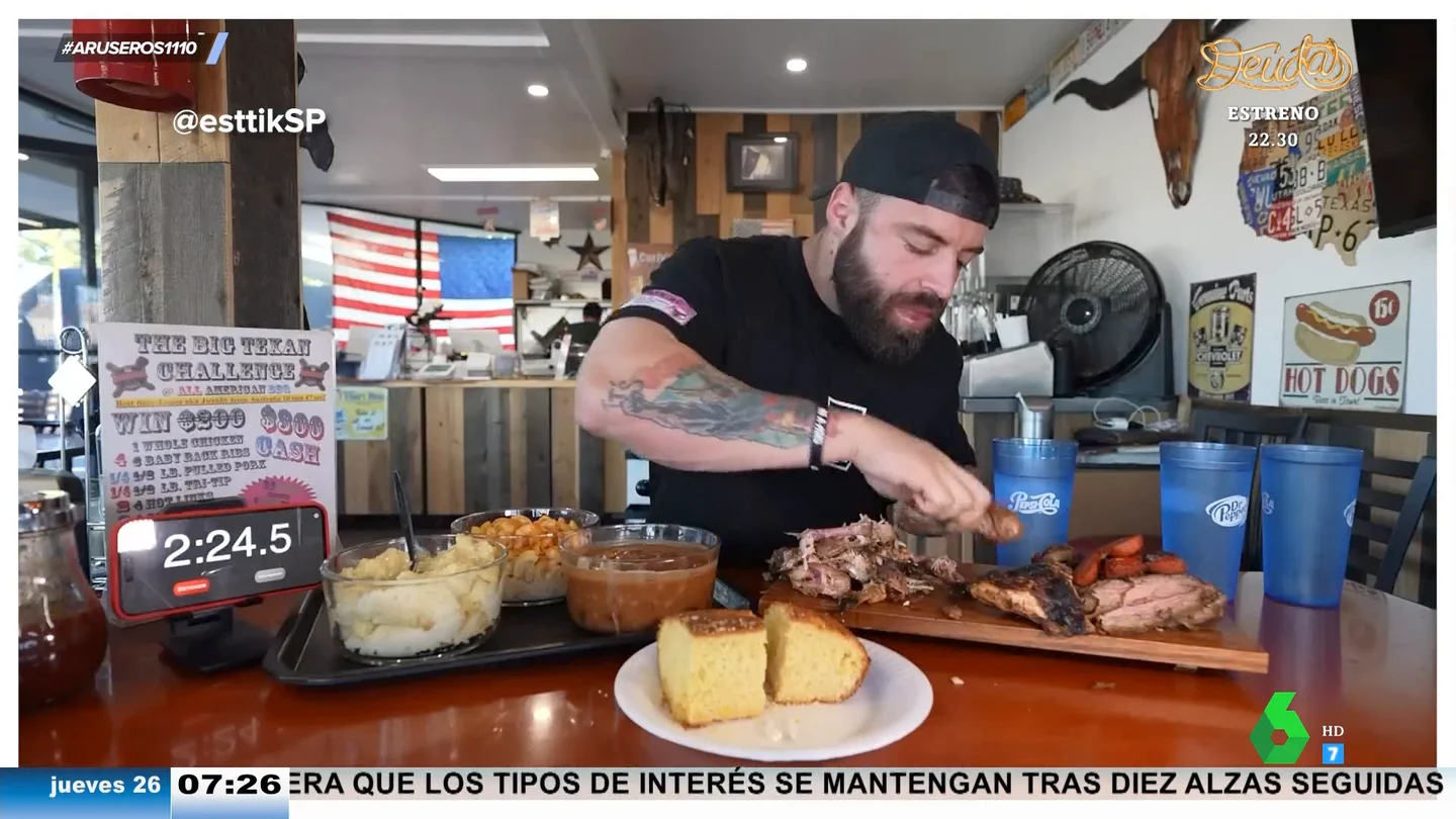 Se zampa una comida para 7 personas en menos de 9 minutos para cumplir un reto Se zampa una comida para 7 personas en menos de 9 minutos para cumplir un reto
