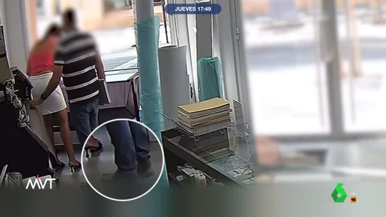 Detenido por grabar bajo la falda con una cámara oculta en el zapato Detenido por grabar bajo la falda con una cámara oculta en el zapato