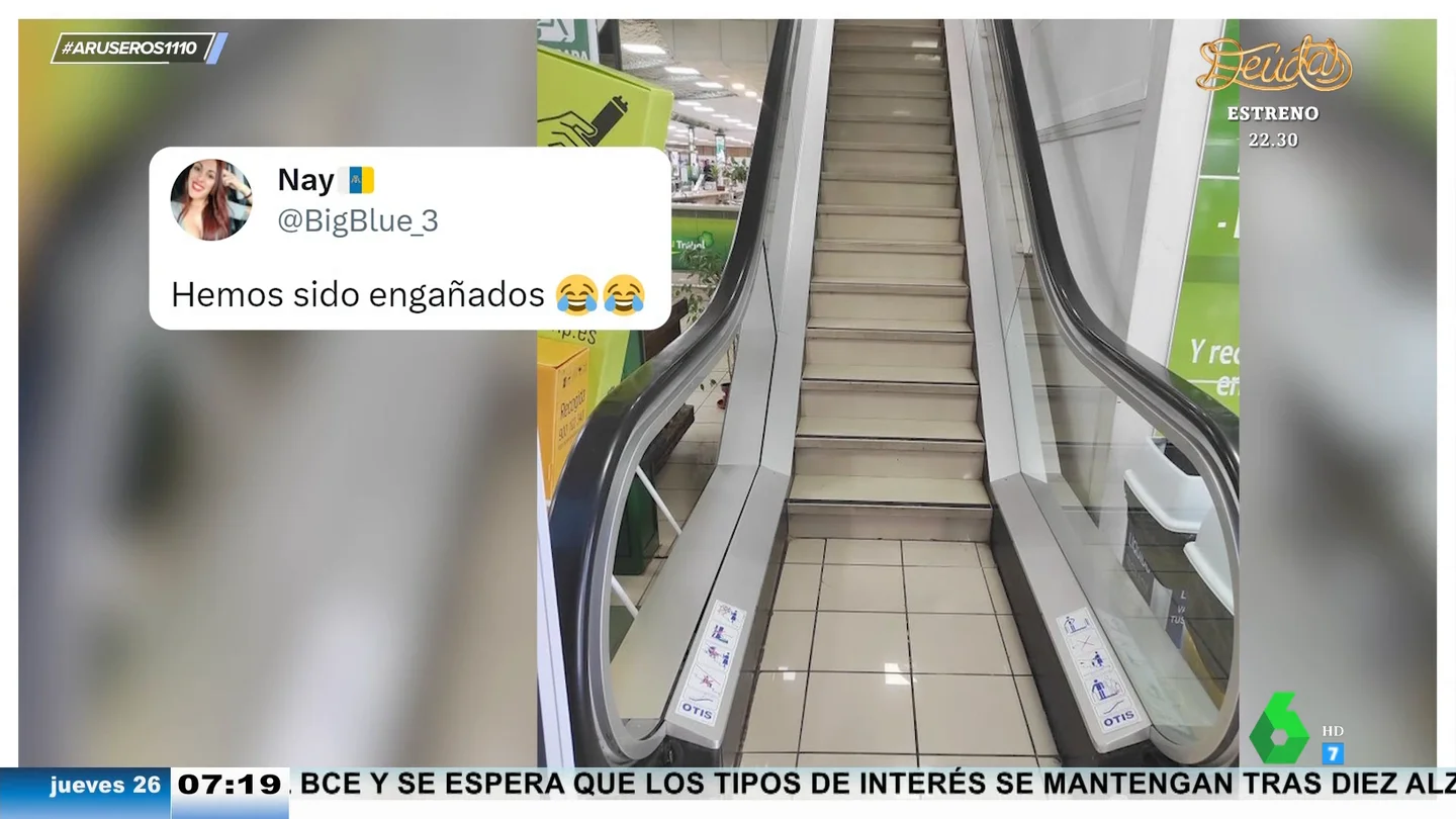 El 'vacile' viral de un supermercado de Tenerife a sus clientes: les hacen creer que las escaleras son mecánicas El 'vacile' viral de un supermercado de Tenerife a sus clientes: les hacen creer que las escaleras son mecánicas