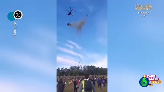 La extravagante acción de un influencer checo: tira un millón de dólares desde un helicóptero La extravagante acción de un influencer checo: tira un millón de dólares desde un helicóptero