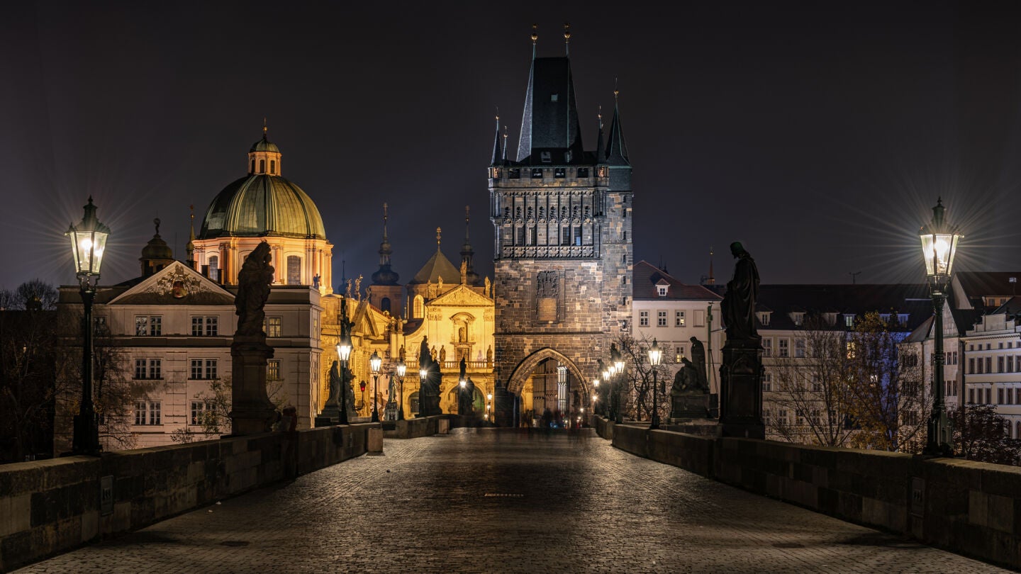 Praga de noche (Rep&uacute;blica Checa)